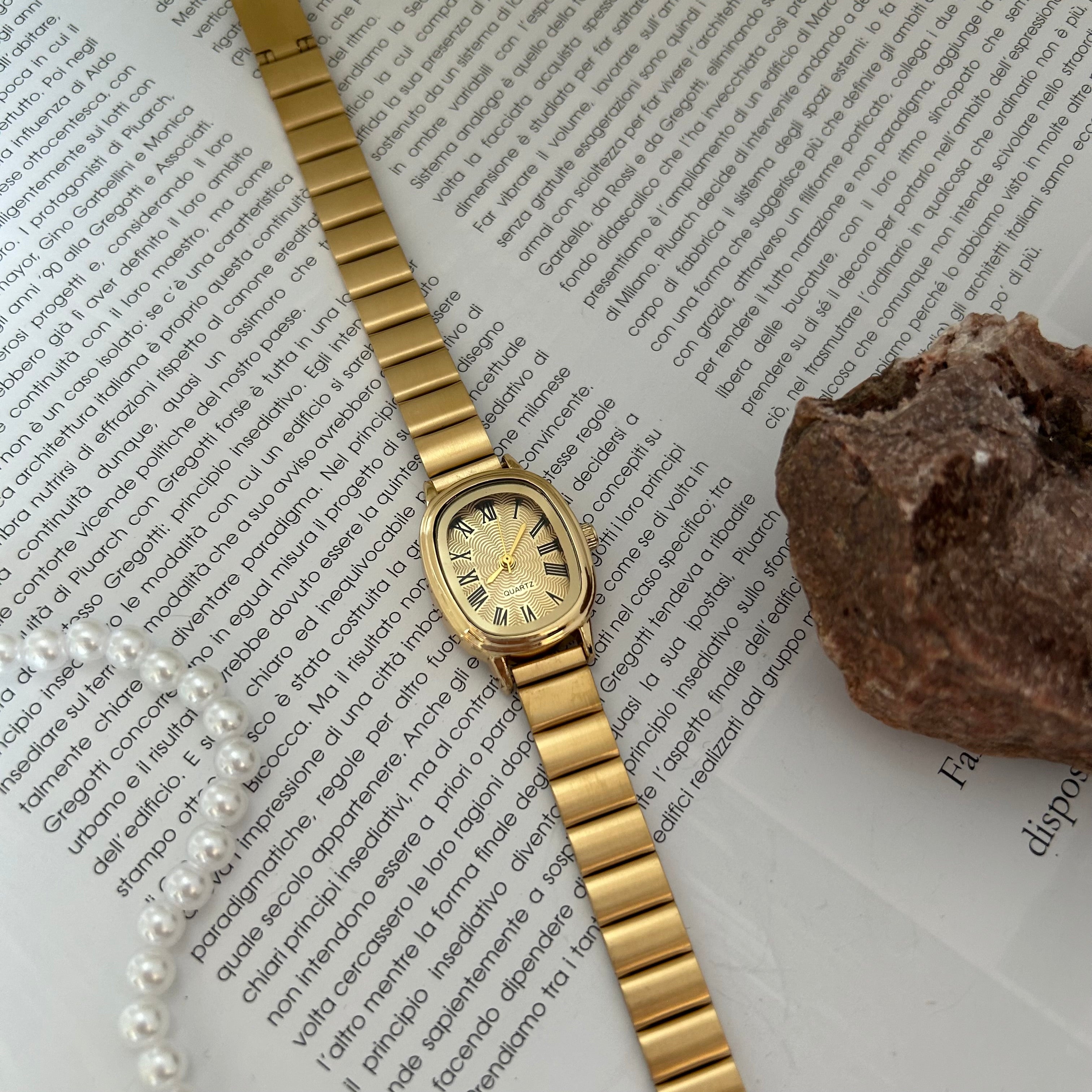 Jelly - Gold Oval Vintage Watch – feliseatelier