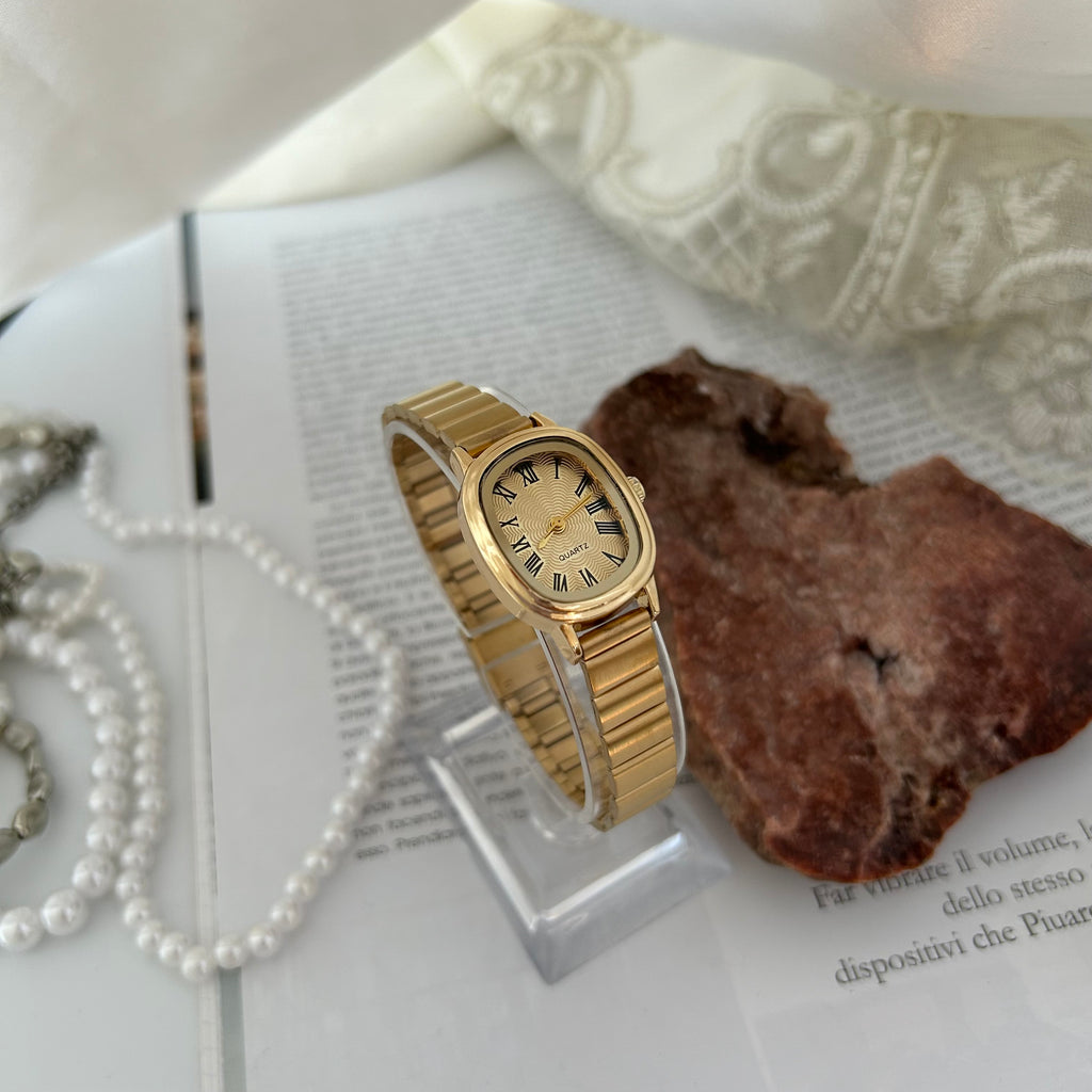 Jelly - Gold Oval Vintage Watch