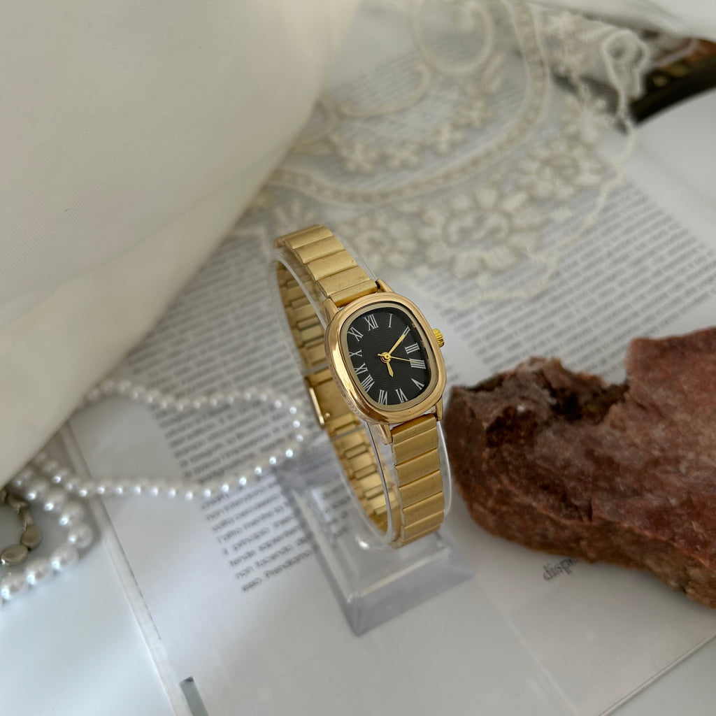 Jelly - Gold | Black Oval Vintage Watch