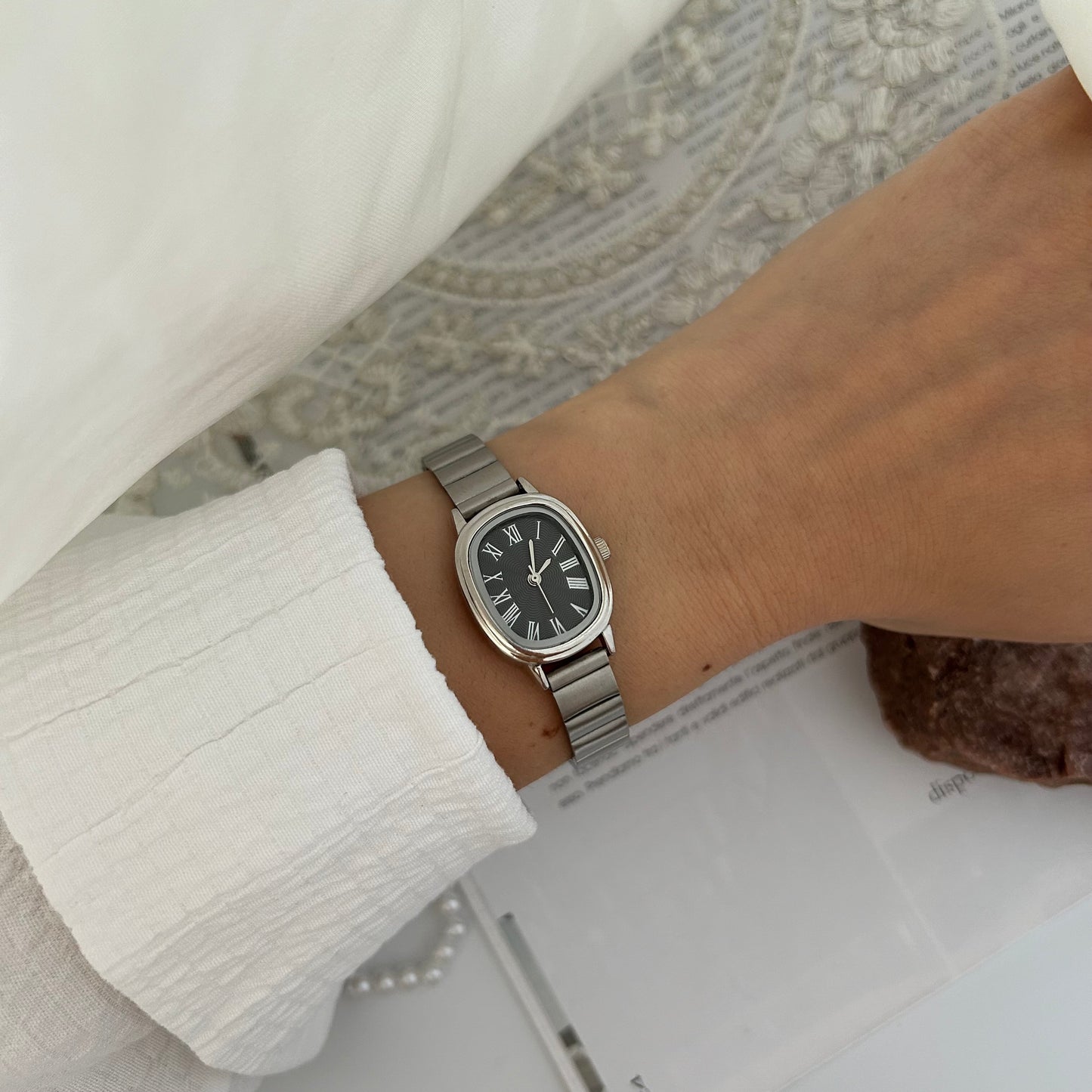 Jelly - Silver | Black Oval Vintage Watch