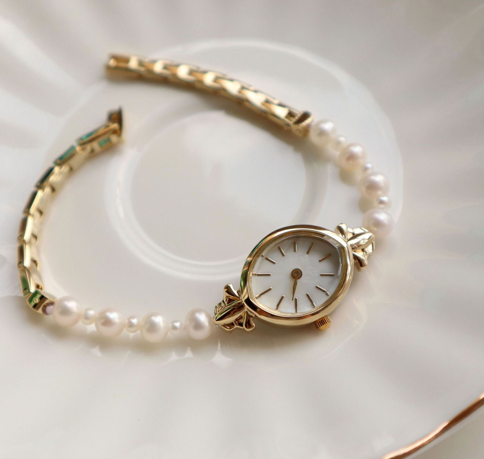 CELÉSTE PEARL WATCH